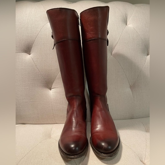 FRYE - Hardly Worn Boots - Picture 2 of 7